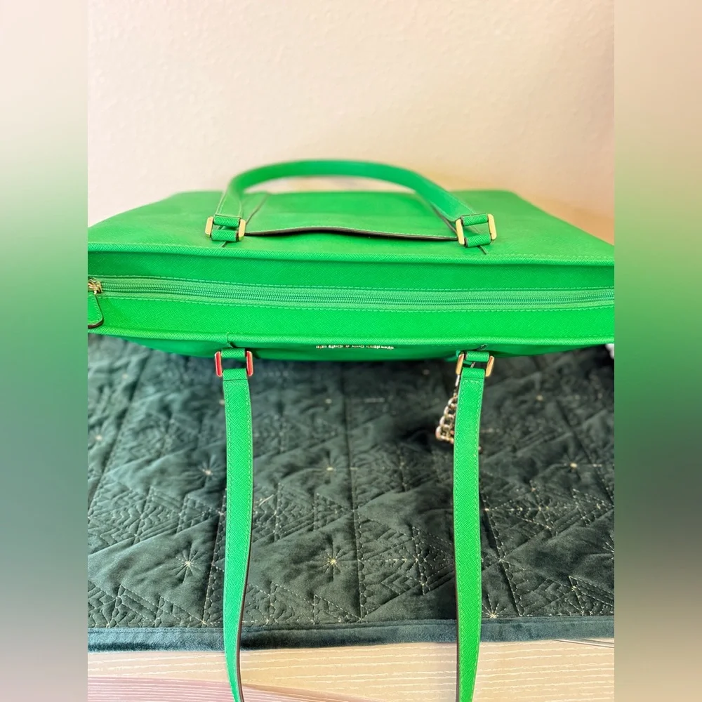 BARELY USED ….. MICHAEL KORS JET SET TOTE BAG w/WALLET & DUST BAG - Picture 5 of 10